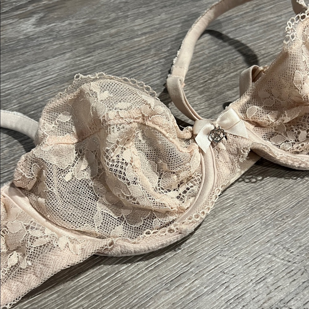 Victoria's Secret Lace Underwire Bra - Cream